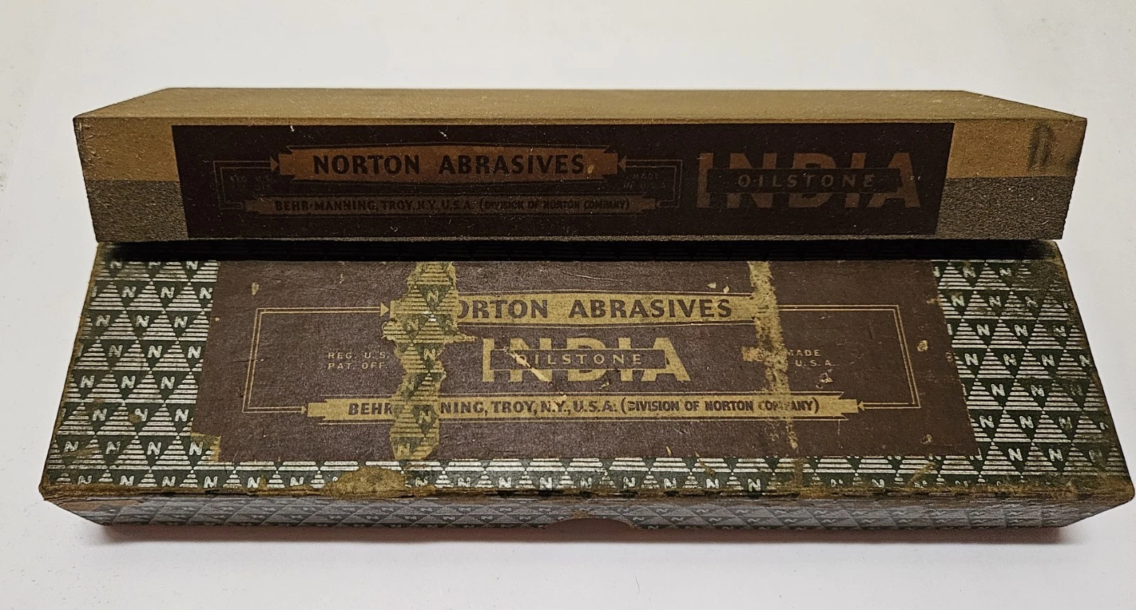 NORTON India Oilstone 1B 8 Knife Blade Sharpening Hone w/ Box Xlnt Condition