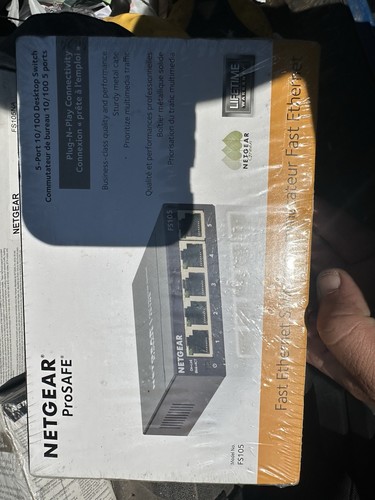 NEW Netgear FS105 ProSafe 5-Port 10/100 Desktop Fast Ethernet Switch Sealed Box - Picture 2 of 6