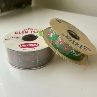 Lot of 2 Vintage Christmas Ribbon Spools - Image 1 of 4