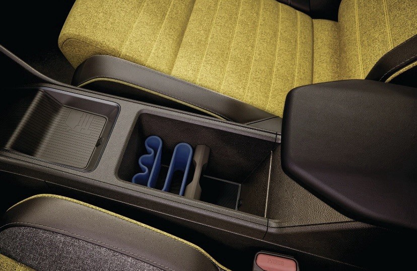 Organisateur central pour Renault 5 résolvant le manque de rangements dans l'habitacle