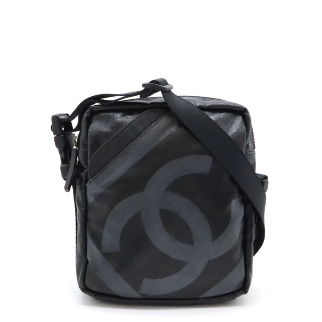 Borsa a tracolla Chanel linea sportiva pochette a tracolla rivestita in tela nera A26568