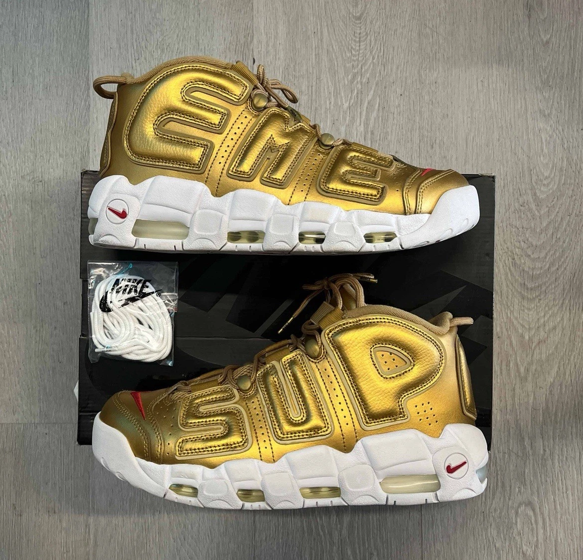 Taille 10,5   Nike Supreme x Air More Uptempo Metallic Gold avec boite d'origine