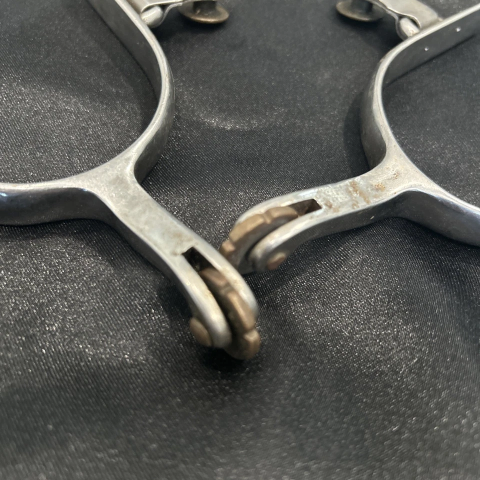 Par de botones y filas de latón Western Spurs para adultos Foto 3 de 4