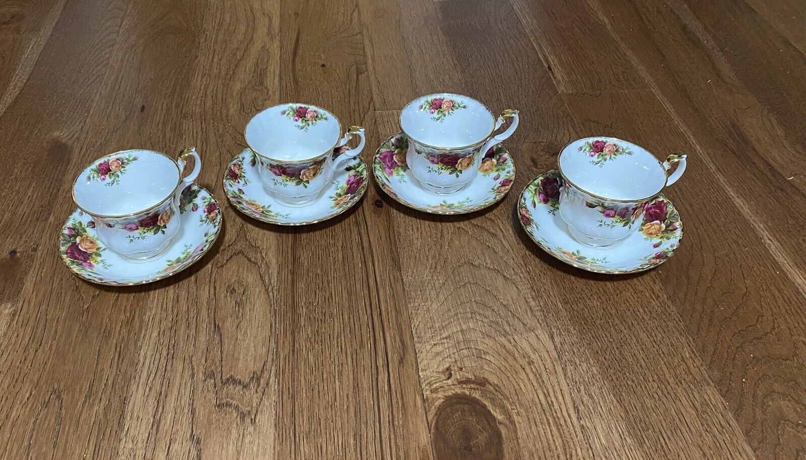 Royal Albert Old Country Roses Set Of 4 Teacups And Saucers