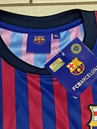 Maglia e pantaloncino calcio Barcellona - 10 MESSI - Prodotto ufficiale - Taglia Adulto XL - Foto 4 di 12