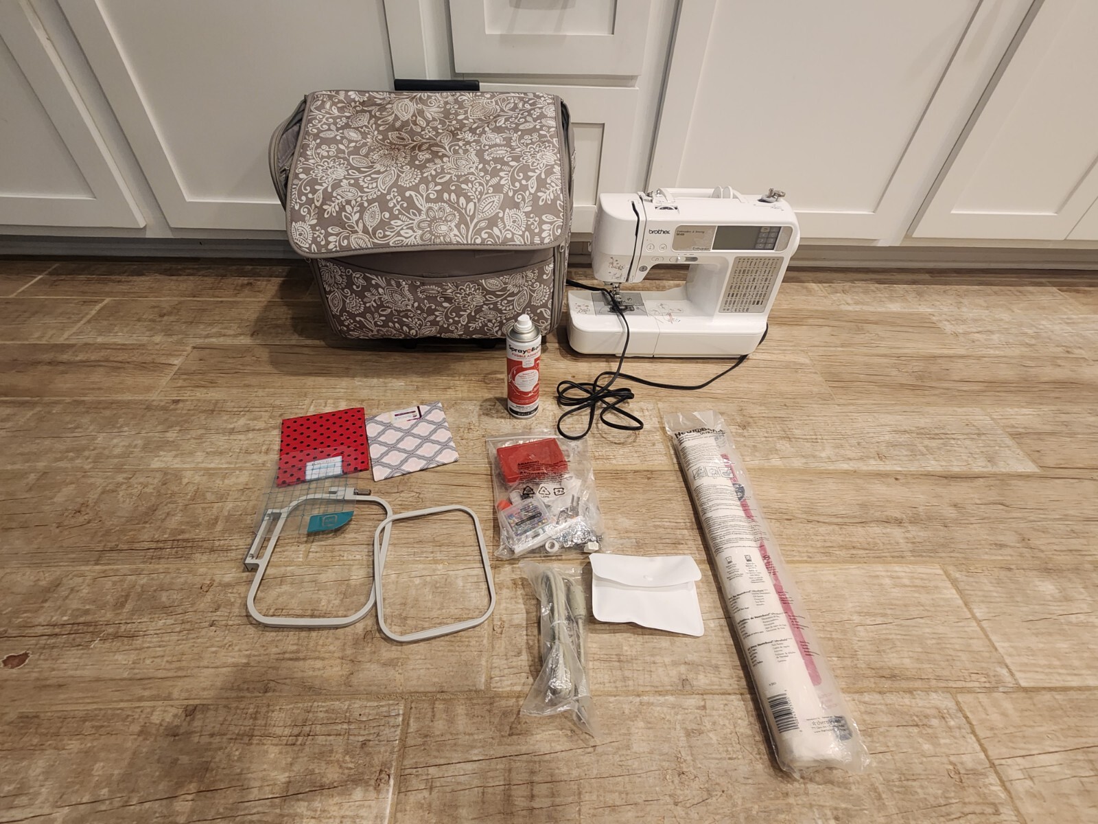 Brother SE425 Sewing and Embroidery Enthusiast Machine Lot With Extras