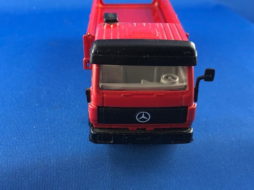SIKU RED MERCEDES TRUCK