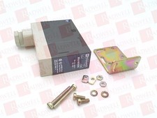 SCHNEIDER ELECTRIC XUJM1000 / XUJM1000 (NEW NO BOX)