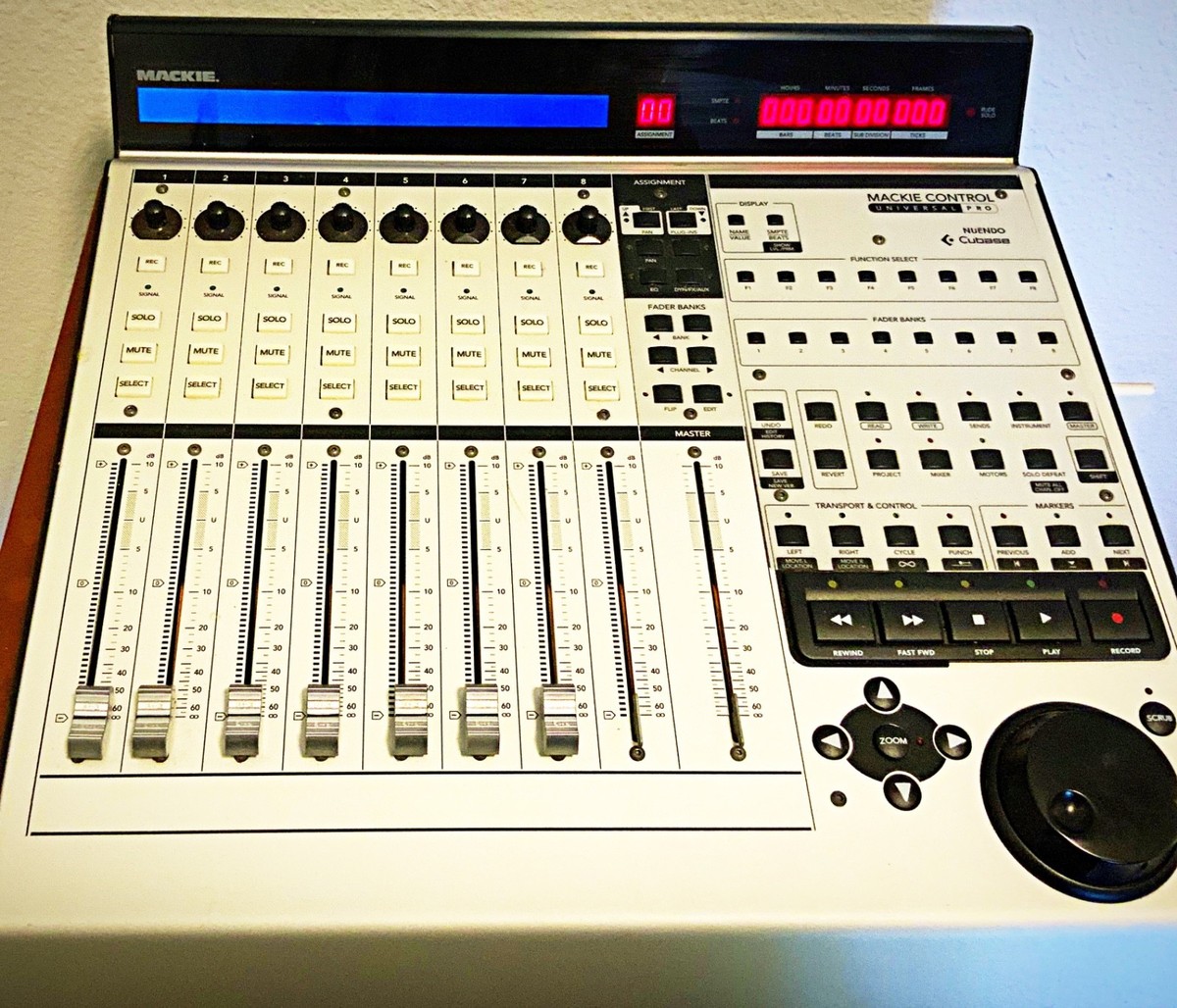 DTM・DAW MACKIE CONTROL UNIVERSAL Mackie Control Universal 8-Channel DAW Master Control Mixer