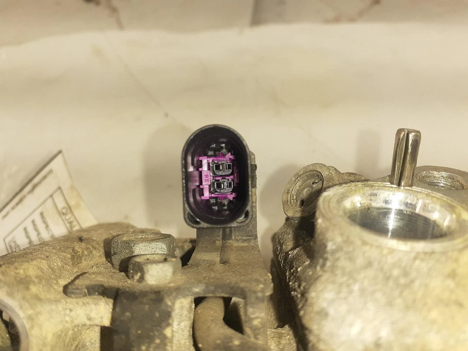 Used A/C Compressor fits: 2012 Volkswagen Touareg 3.0L diesel Grade A - Image 2 of 4