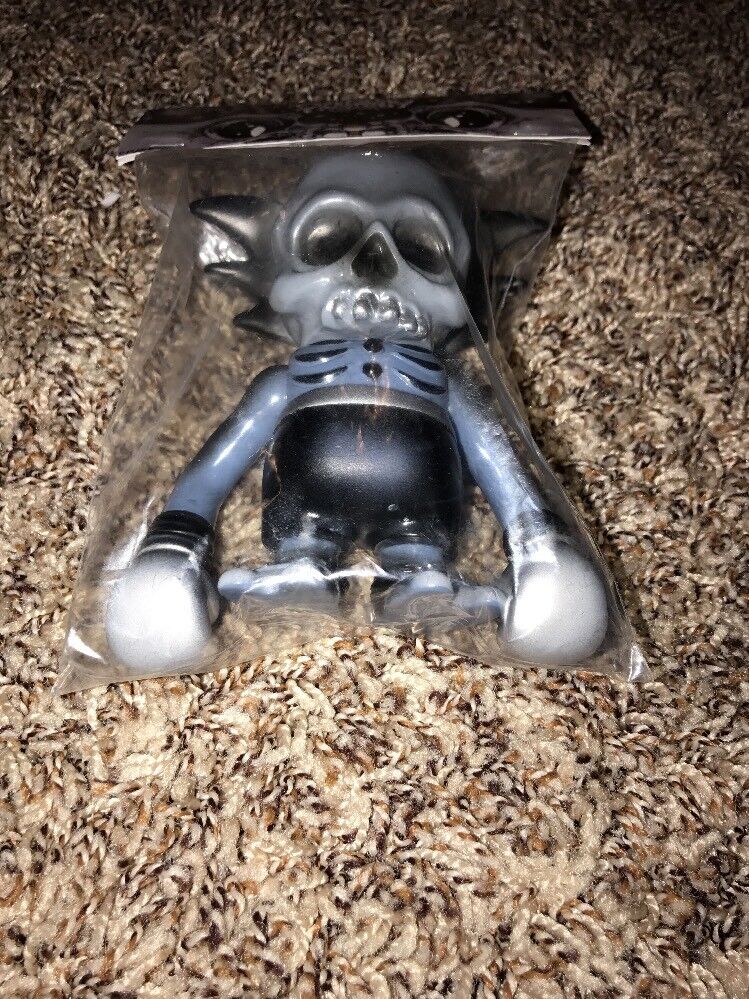 Pushead Skullwing Secret Base Astro-Zombies | eBay Pushead Skullwing Secret Base Astro-Zombies | eBay