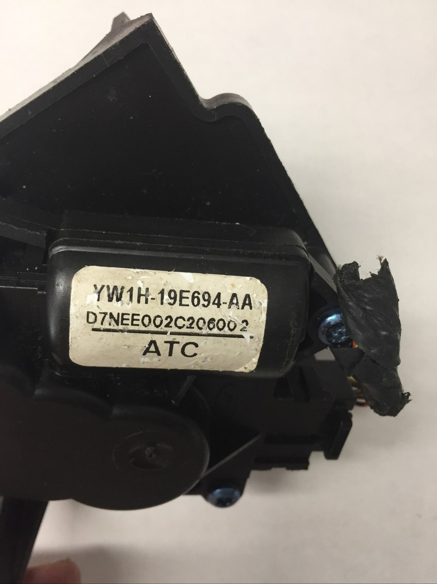 98 99 00 01 02 Lincoln Town Car AC Heater Control Actuator YW1H