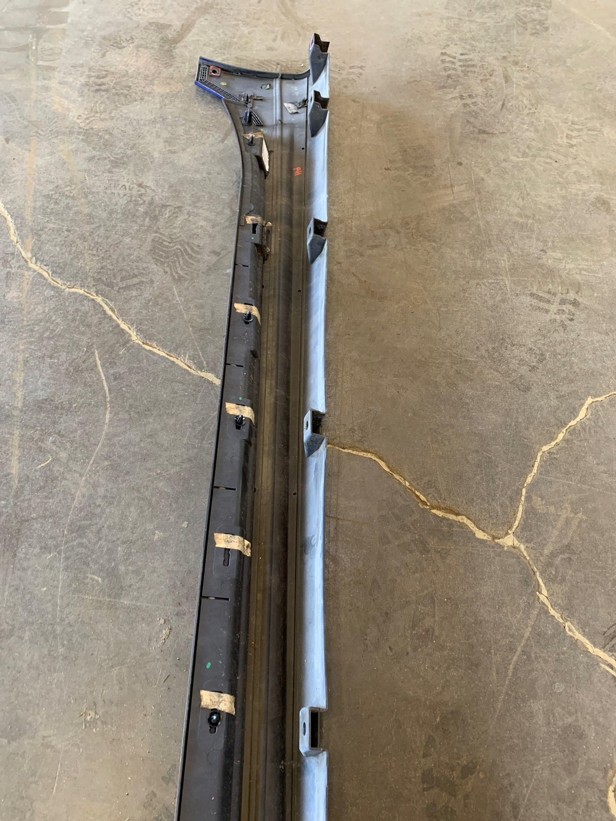 2014 - 2016 MASERATI GHIBLI OEM RIGHT ROCKER MOLDING SIDE SKIRT 670010791