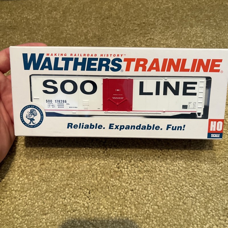 Walthers 931-1671 50' Plug-Door Boxcar - Ready to Run  Soo Line HO Scale. NEW