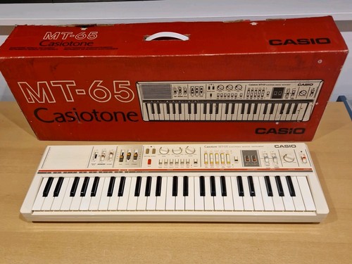Casio MT-65 Casiotone Electric Keyboard Boxed  no power lead, tested working 