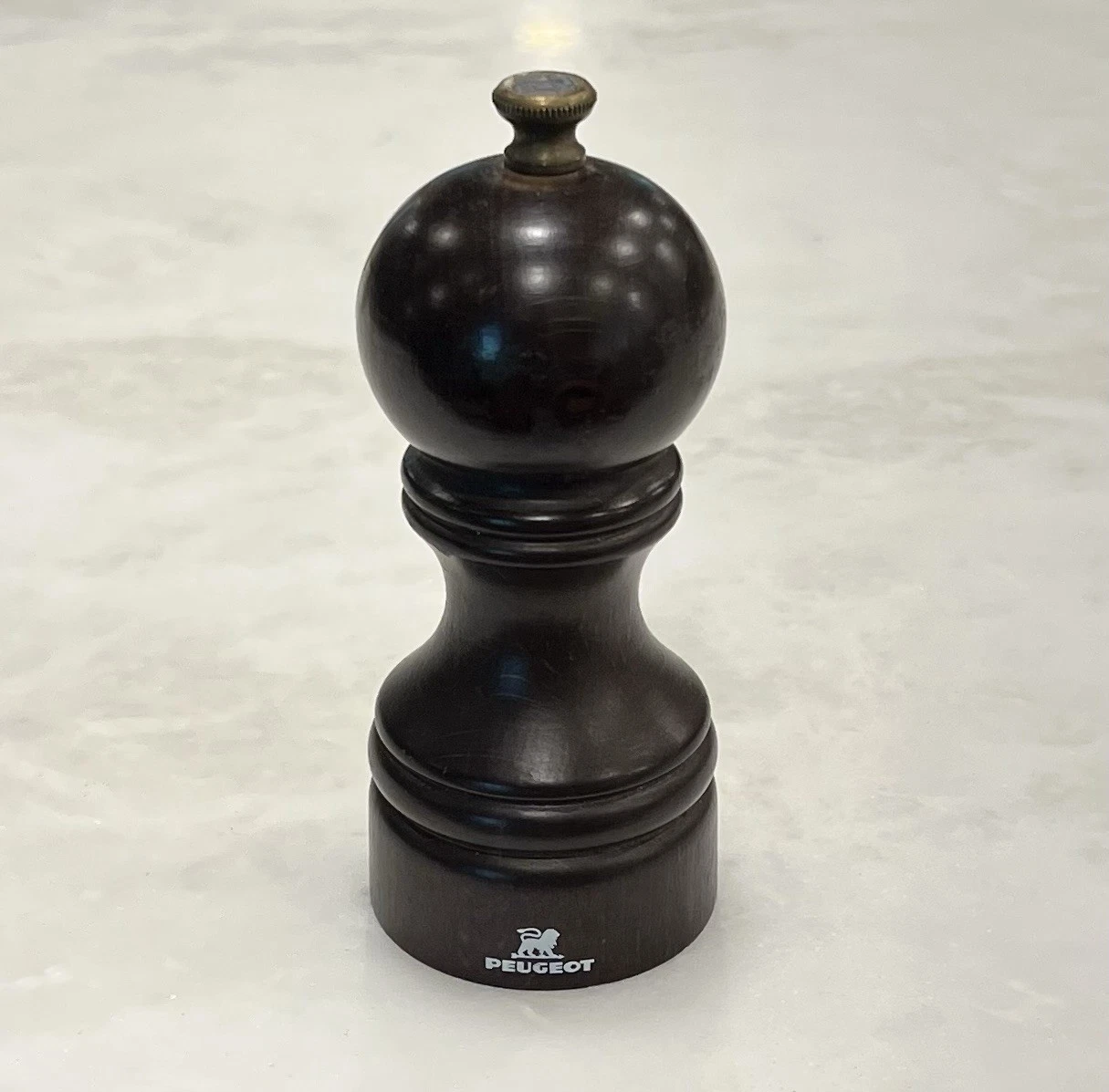 Vtg Peugeot France Freres Lion Mark Pepper Mill Grinder 5 1/2” Tall Dark Wood