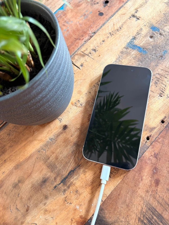 iPhone 14 Pro 256GB White | Excellent Condition | Unlocked | Dublin Collection - Image 2 of 4