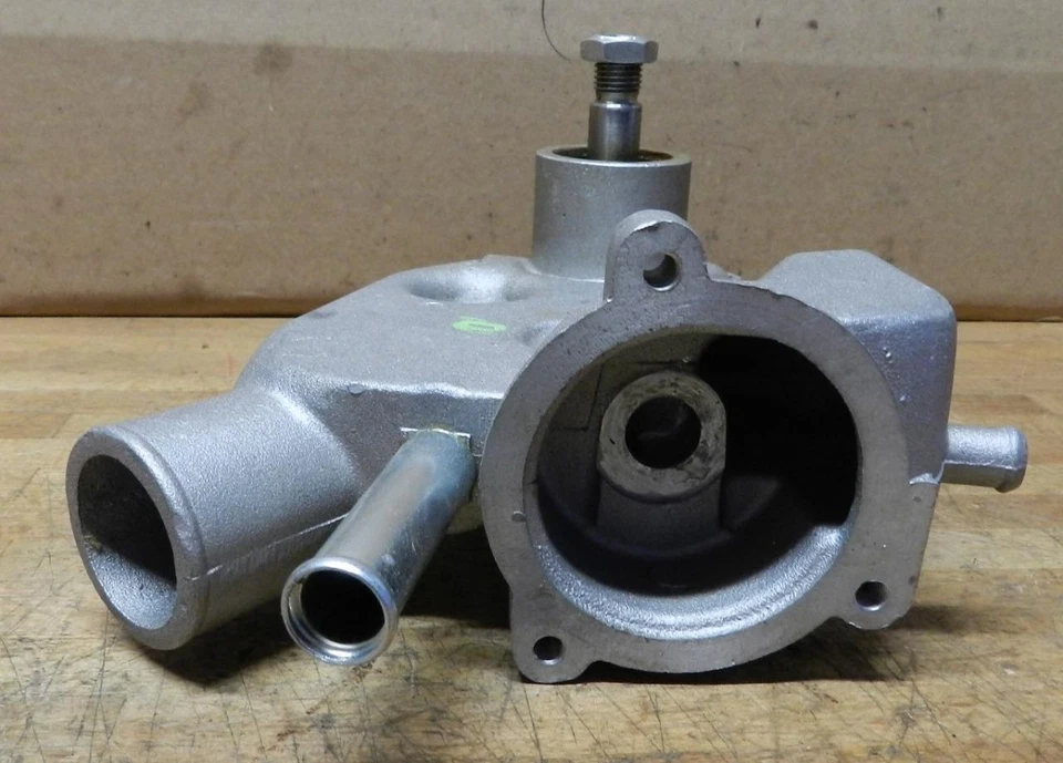 1982-88 Peugeot 505 D & TD XD2 2.5L Diesel engines 4 Cyl new water pump 385SQ - Image 4 of 4