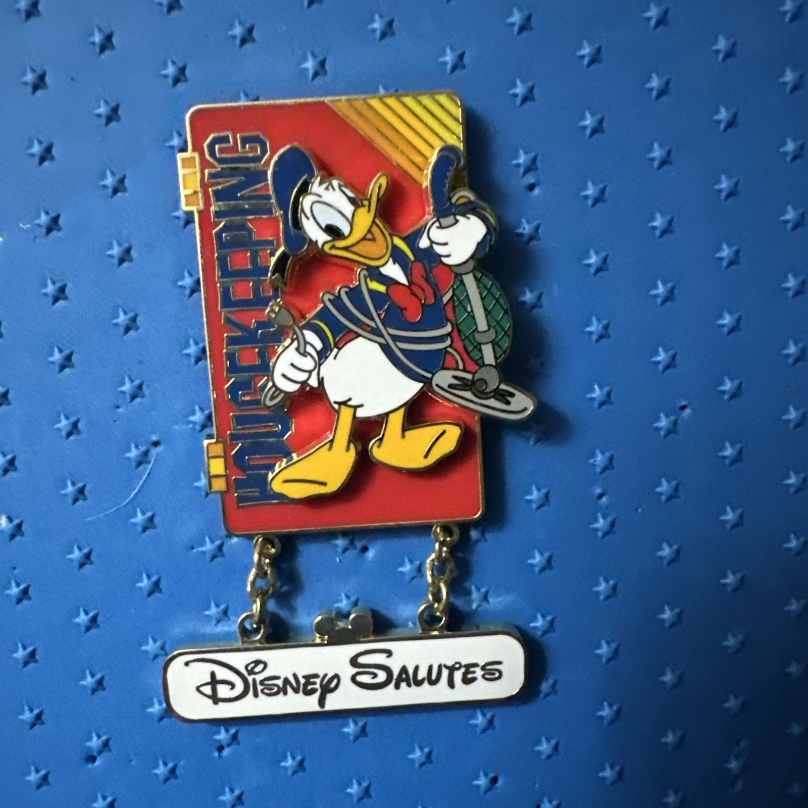 2002 WDW Disney Salutes Housekeeping Cast Exclusive Donald Duck Dangle Pin
