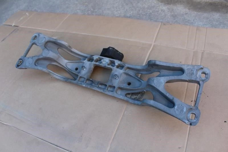 Soporte de montaje de transmisión Jaguar XJR 1998 1999 2000 2001 2002 2003 MNC7600AF Foto 2 de 4