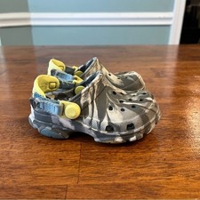 Crocs all terrain Kids gray tie dye Clogs with Yellow Accents size c 6