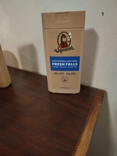 Dr. Squatch 14 oz  fresh falls  Body Wash