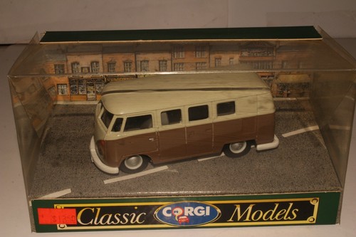 Corgi Classic Models, #96941 Volkswagen Caravanette - Picture 1 of 5