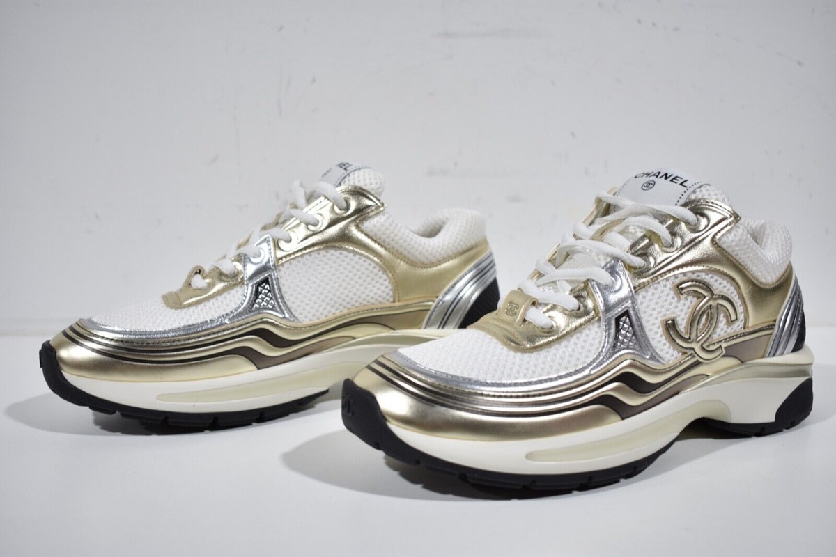 CHANEL white goldスニーカー38 1/2 Chanel 22P NEW TAGS ECRU WHITE CALFSKIN GOLD CHANEL CC LOGO