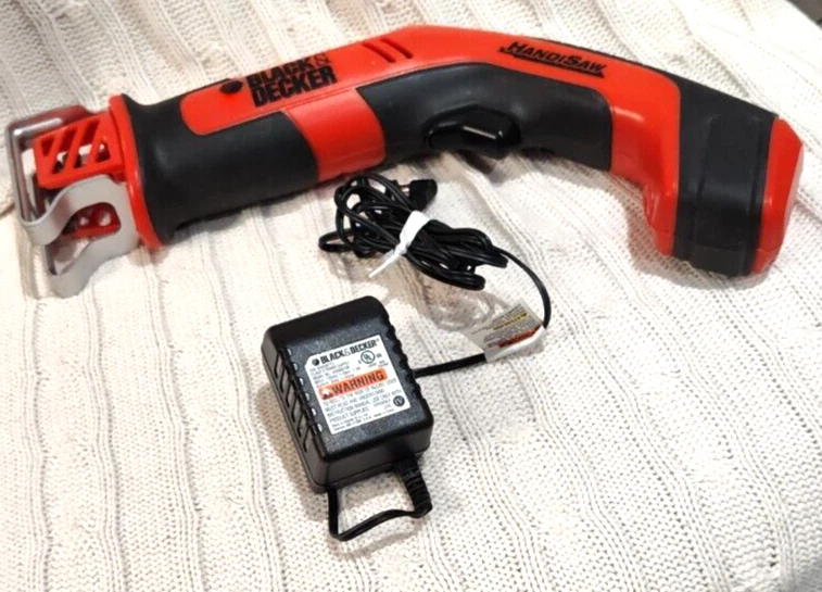 Black & Decker 6 Volt Handisaw Cordless Powered Hand Saw Model# CHS6000 - Image 2 of 4