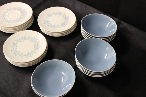 Blue Star Pattern Saucers and Bowls - Picture 3 of 5
