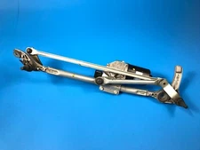 06-13 BMW E90 E91 E92 323I 328I 330I 335I WINDSHIELD WIPER LINKAGE W/ MOTOR OEM