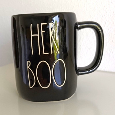 Rae Dunn Tasse Her Boo Halloween schwarz Neu 