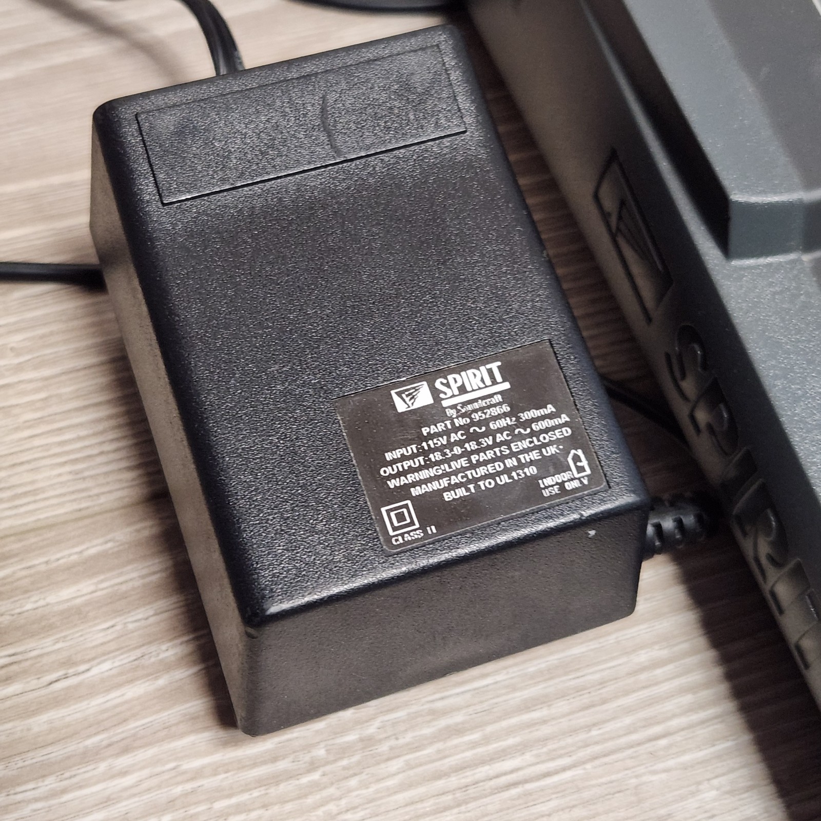 SPIRIT FOLIO by Soundcraft 12 Channels 8 Inputs BUS MIXER Fader 100 14/2