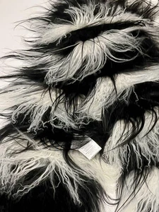 Gucci écharpe étole étole noire et blanche fourrure agneau vêtements femme accessoires