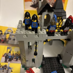Legoland Castle Black Falcons 6074 Black Falcon's Fortress Near Complete Read
