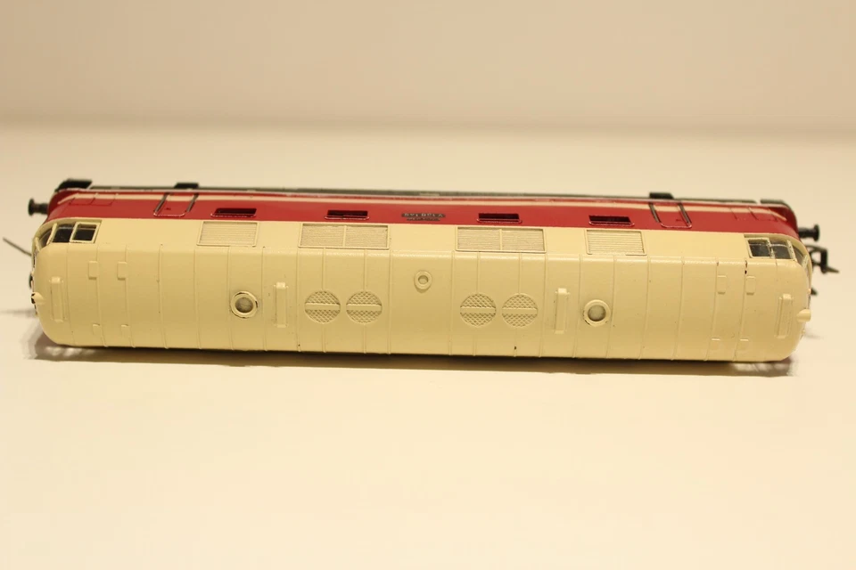 VINTAGE GERMANY PIKO TT SCALE RAIL DIESEL LOCOMOTIVE V 180 146 - Image 3 of 4