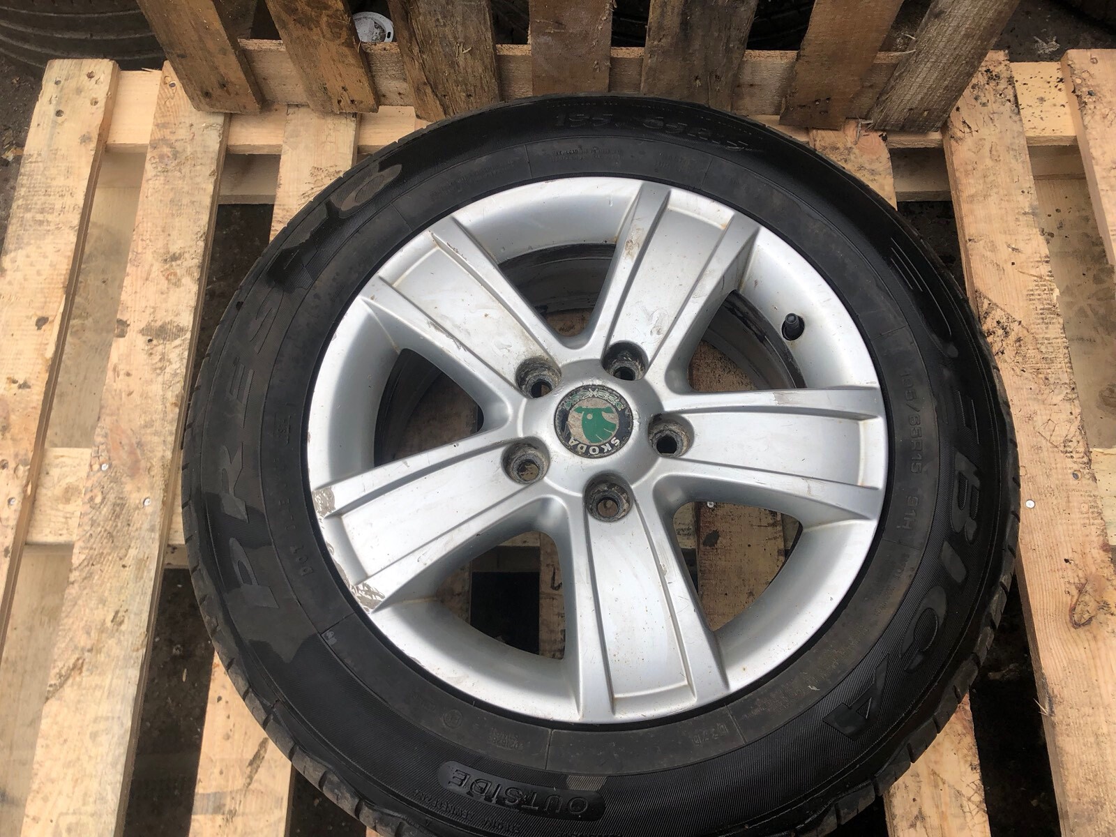 SKODA Octavia MK2 15 inch Alloy Wheel 5 Stud 5 Spoke 1Z0601025S 2 - Picture 1 of 6