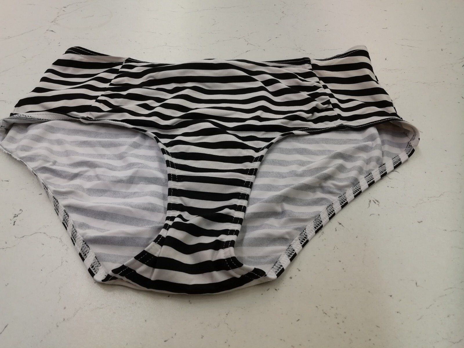 ПОДЪЕМНИК LA REDOUTE DAMEN SCHWARZ GESTREIFT HOHE TAILLE SCHWIMMHOSE GRÖSSE 12 NEU (артикул 973)