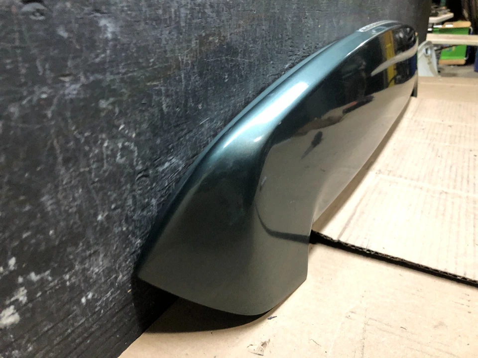 2005 to 2006 Mitsubishi Outlander Rear Spoiler LED Brake Light OEM G7864 DG1 - Image 3 of 4