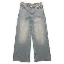 LEVI  S WOMEN  S 318 SHAPING WIDE LEG JEAN SIZE 29 LIGHT WASH 31  INSEAM