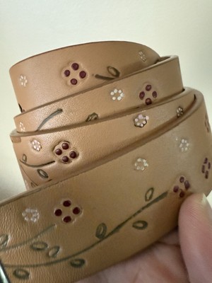 Vintage Y2K DKNY Floral Flower Embossed Tan Leather Belt Boho HoboWomen\'s Size M WOMENS FLOWER EMBROIDERED Western Cowgirl Cowboy Leather  main image 4