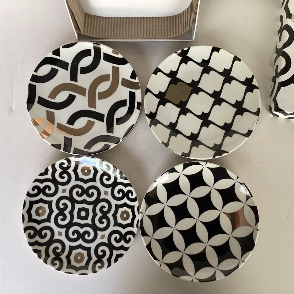 Neiman Marcus Geometric Dessert Plates Embellished with 14k Gold 6 inch Set Of 4 Foto 2 de 3