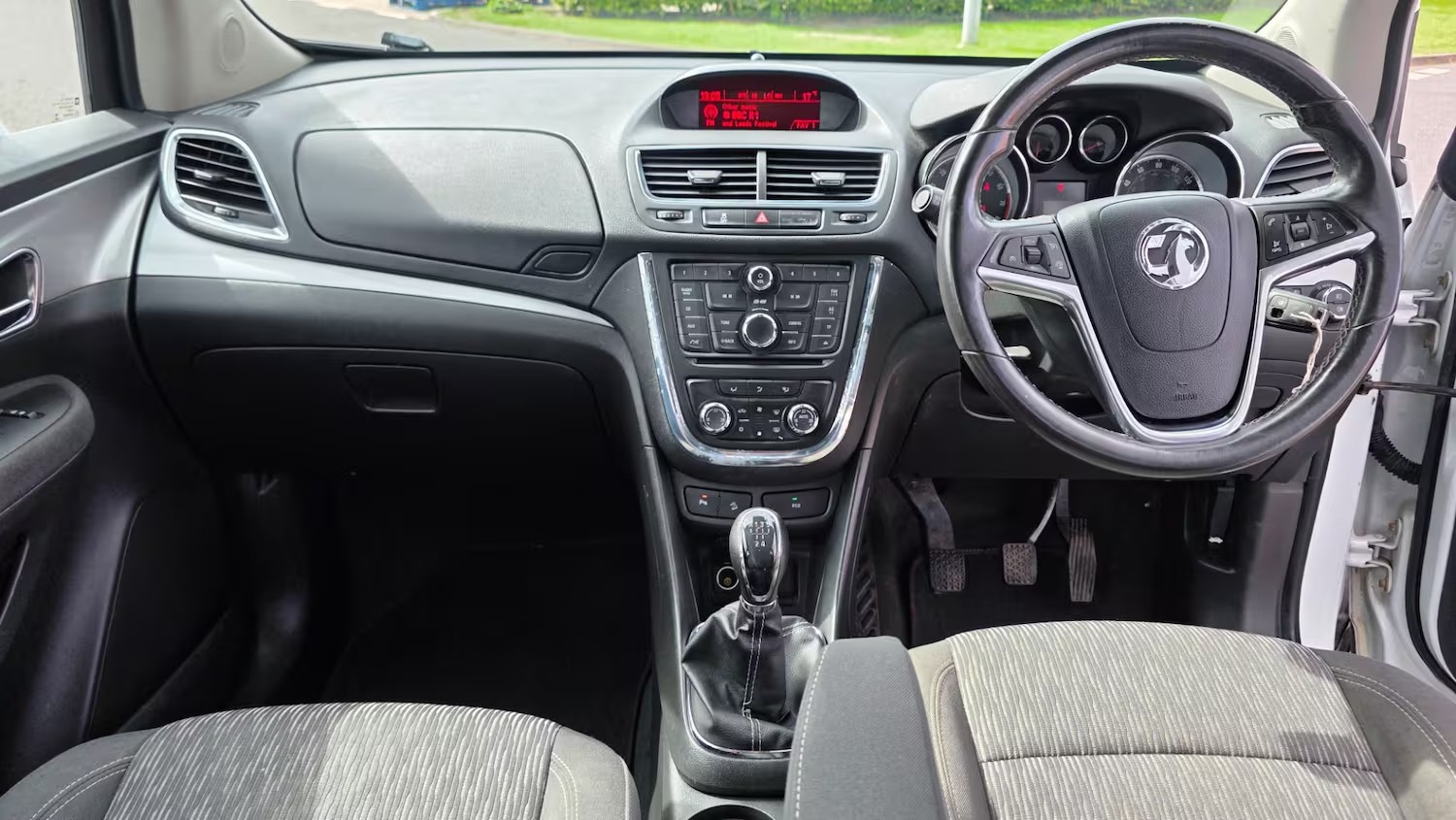 2015 Vauxhall Mokka, photograph 10