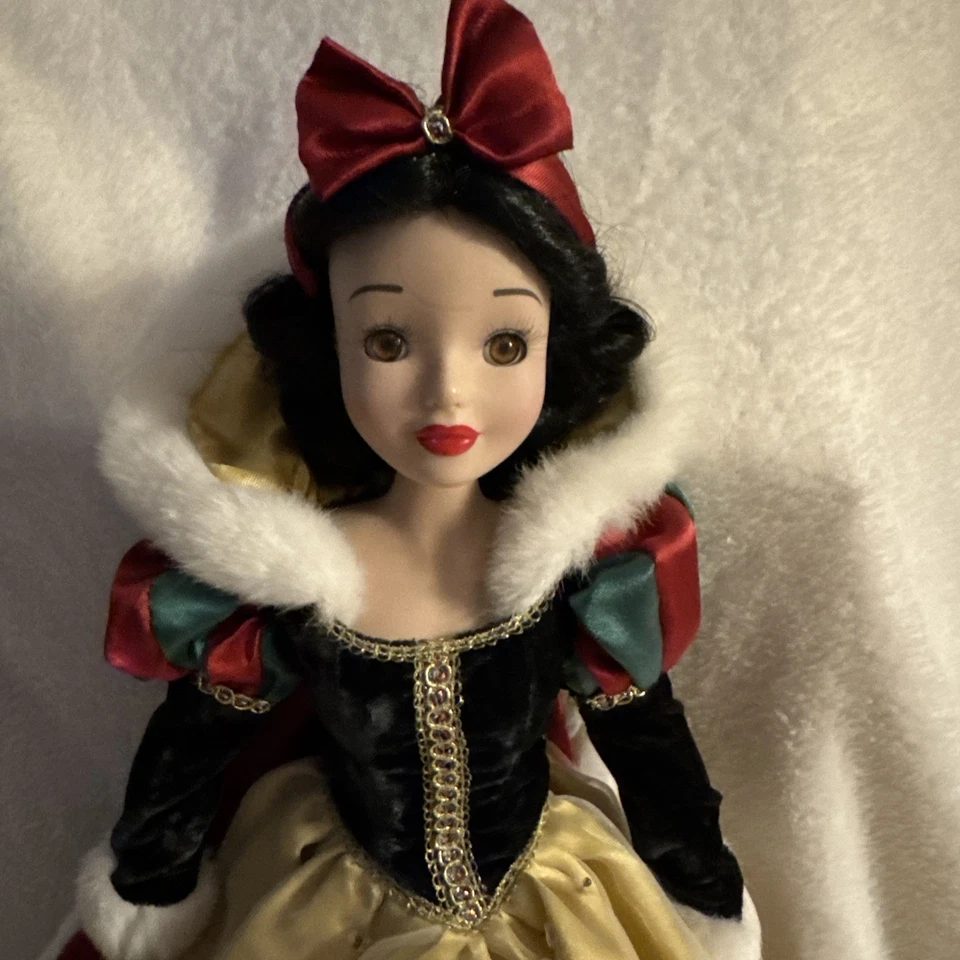 Disney Snow White Porcelain Doll Royal Holiday Edition 2003 - Image 2 of 4