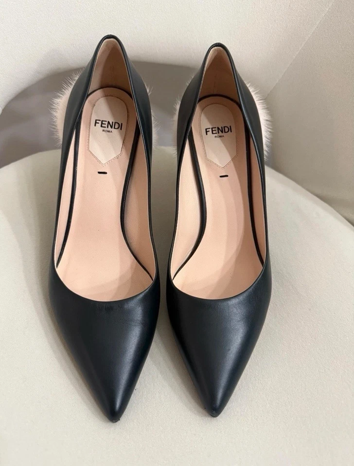 Zapatos de salón Fendi de cuero con ribete de piel Foto 2 de 4