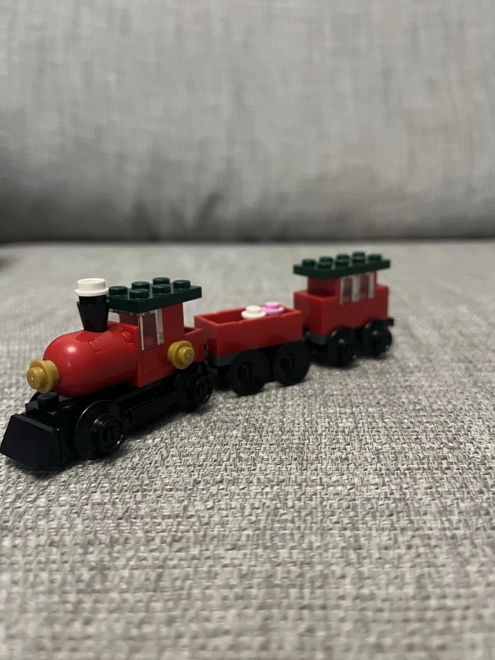 LEGO 30543 Holiday Train, photo 1 of 5