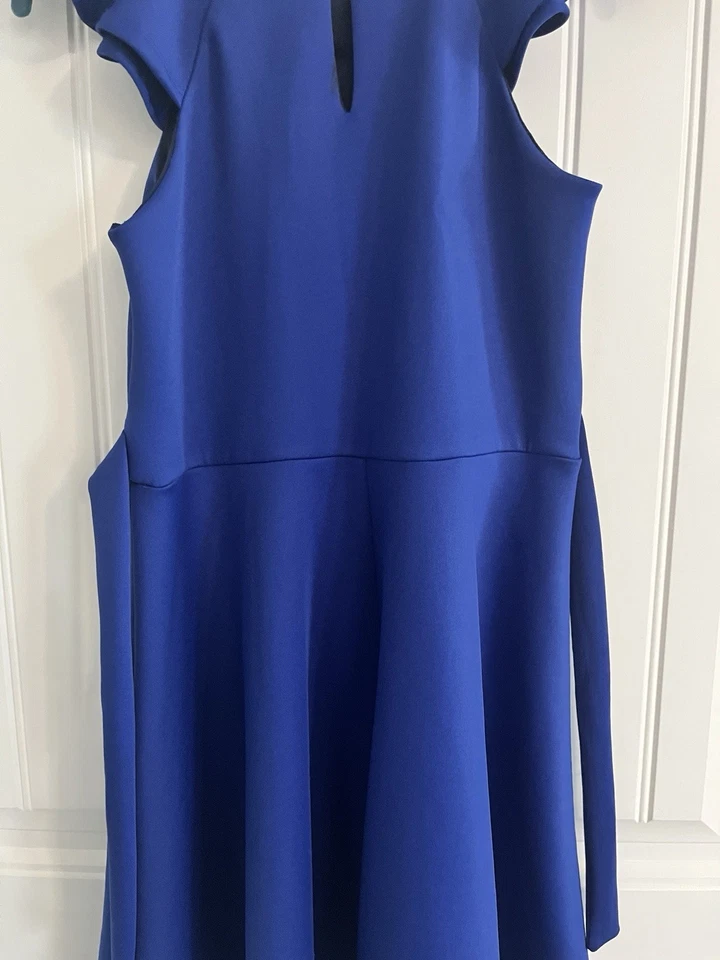 Vestido jeans Bonnie menina tamanho 16 AZUL REAL com mangas esvoaçantes com abas de bolso - Imagem 4 de 4