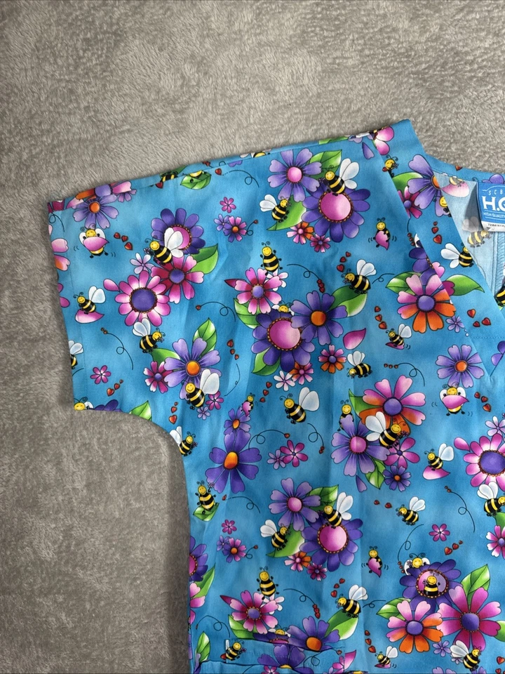 Women's Scrub H.Q. Short Sleeve Scrub Top Size S Spring Print, Bees, Flowers - Image 3 of 4