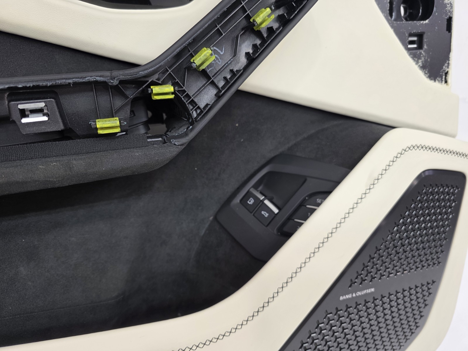 Lamborghini Urus Front Left Side panel