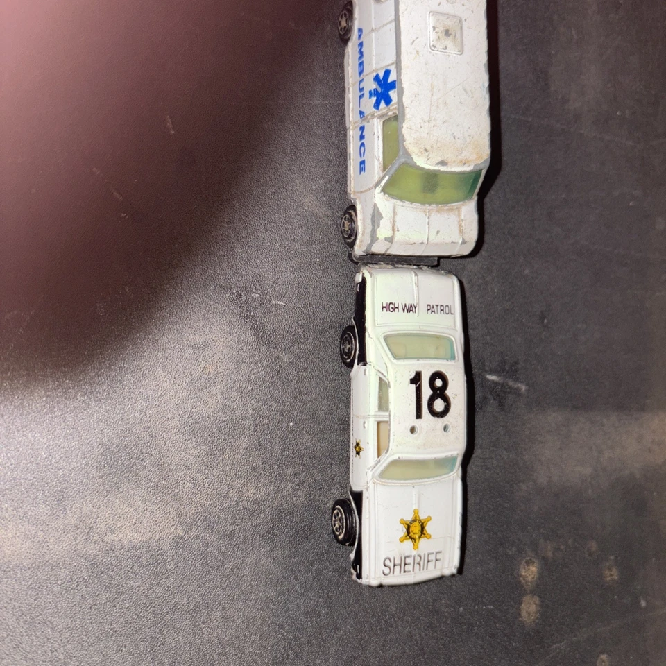 Carro de polícia Dodge Monaco Rescue Patrol Sheriff da década de 1970 escala 1/64 - Lote Yatming - Imagem 2 de 4